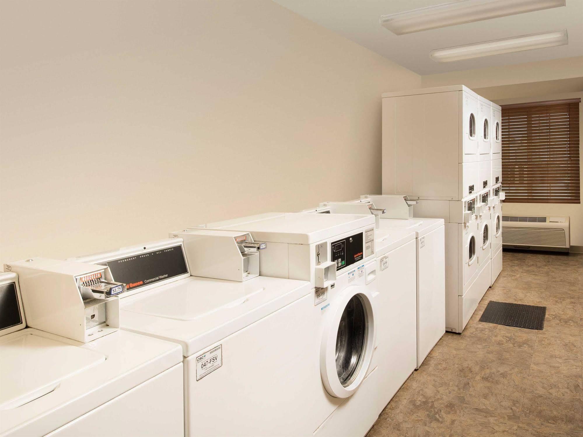 Woodspring Suites Columbia Fort Jackson エクステリア 写真