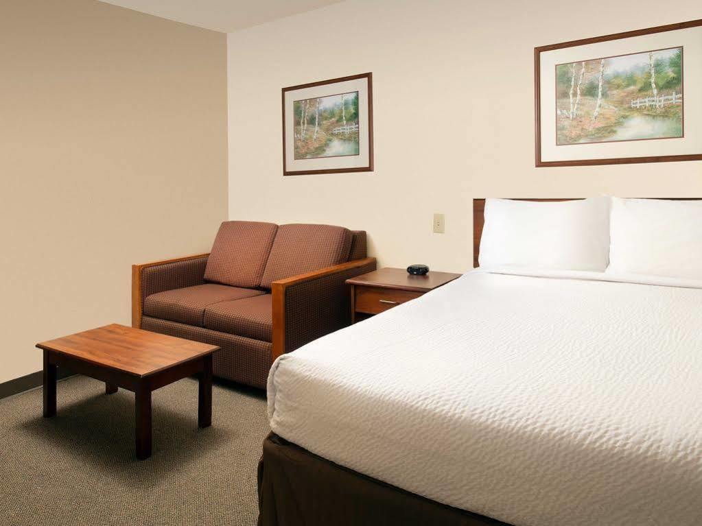 Woodspring Suites Columbia Fort Jackson エクステリア 写真